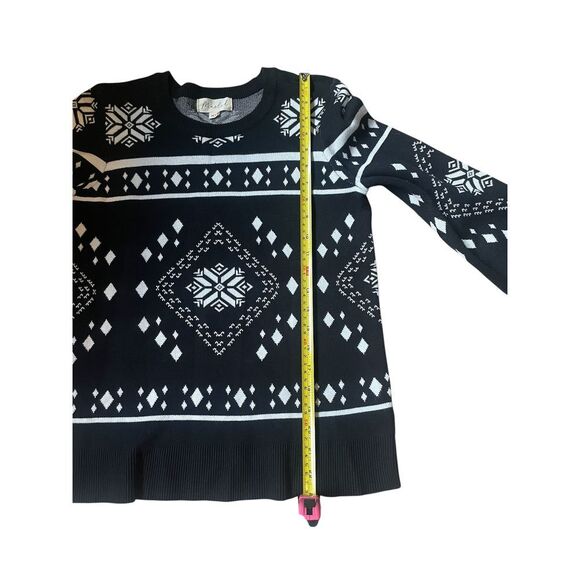 Marled Fair Isle Snowflake Winter Holiday Sweater Black White Nordic Pattern - Picture 4 of 5